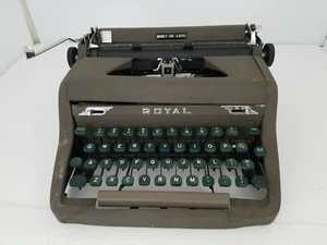 Vintage Royal Quiet DeLuxe Typewriter Made In USA - Picture 1 of 9