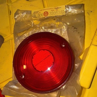 AMC Rambler американский новый из старых запасов OEM задний фонарь лампа объектив 3205352 Бесплатная доставка новая деталь - Изображение 1 из 4