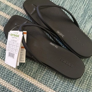 Woman's Sandals Crocs Miami Flip Flops, Flat Sandals Size 8 Women US - Picture 1 of 6