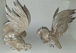 Par de esculturas italianas de gallos de pelea enchapados en plata de colección - Imagen 1 de 21