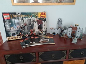 LEGO Lord of the Rings Battle of Helms Deep Set 9474 Used 99% Complete with figs