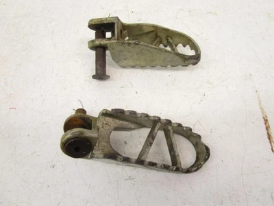 94 Suzuki RM250 RM 250 Foot Pegs Left Right 43551-28E10 1994-1998 - Image 1 of 2