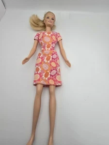 Vintage 1995 Blonde Barbie With Flower Dress - Picture 1 of 3