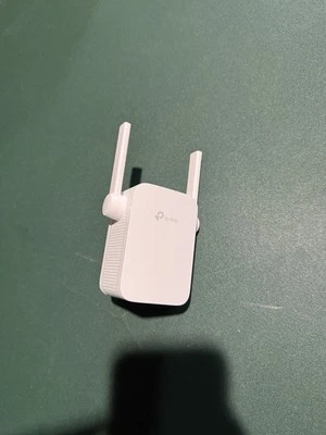 TP Link TLWA855RE Range Extender Signal Booster Wireless WiFi 2.4 Ghz N300 - Image 1 of 3