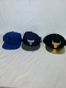 Lotto 3 Cappellini Chicago Bulls Cappellini Snapback Nuovi Era & Mitchell Ness - Foto 1 di 14