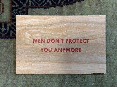 Postal de Jenny Holzer Truisms 2018: los hombres ya no te protegen Foto 1 de 2