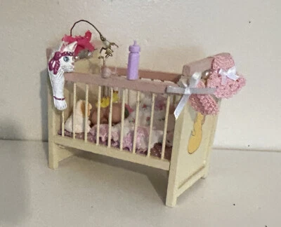 Casa de Muñecas Miniatura Cuna Bebé con Manta Perro Móvil más Escala 1:12 Foto 1 de 4