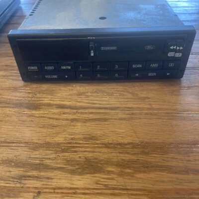 Radio estéreo AM FM cassette compatible con 88-94 FORD TEMPO TOPAZ 96BP-19B132-AA Foto 1 de 4