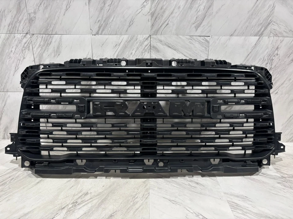 Dodge Ram 2500 3500 2019-2024 montaje de rejilla OEM parrilla central delantera 68386825af Foto 1 de 4