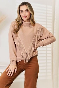 Maglione girocollo con frange chic - Foto 1 di 8