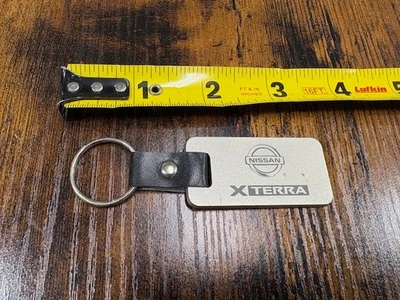 Llavero Llavero Nissan XTerra Cuero Negro y Metal Satinado Foto 1 de 2