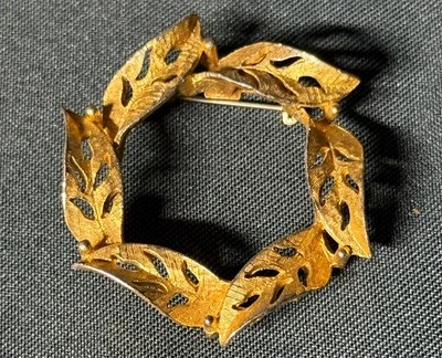 Винтажный подписанный Gerry's матовый золотистый венок брошь очки вешалка кольцо - Изображение 1 из 4