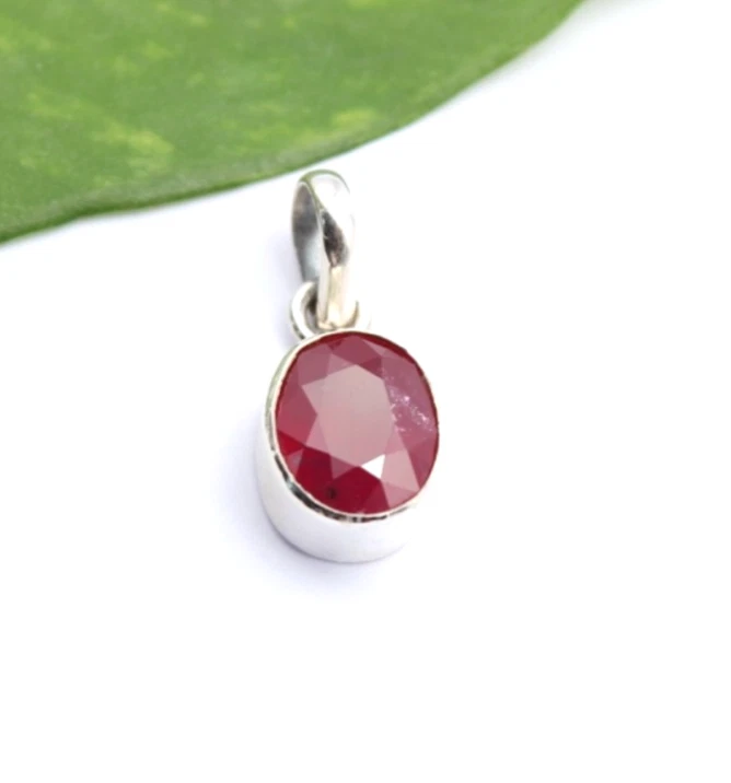 Rubin Anhänger gefasst 925 Silber Edelstein Rot Oval facettierte Edel Geschenk - Bild 1 von 4
