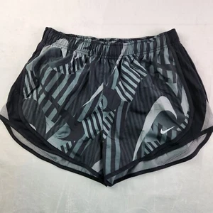 Nike Laufshorts Swoosh schwarz und grau belüftet Seiteneinsatz Futter feuchtigkeitsableitend - Bild 1 von 7