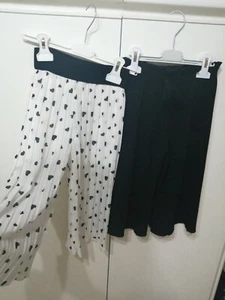 Lotto Stock Abbigliamento Bambina 2 Pantaloni 4/5/6 anni culotte bianco nero - Foto 1 di 12