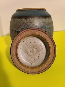 Pottery Ceramic  Urn ,vase with  a lid - Picture 1 of 9