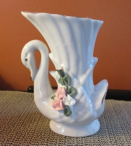 Vase: Swan Vase - Picture 1 of 6