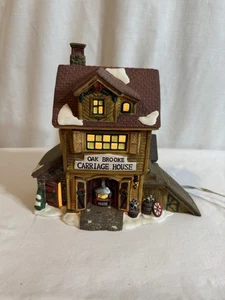 Holiday Time Village Collectibles Oak Brooke Carriage House beleuchtet nicht mehr produziert schön - Bild 1 von 10