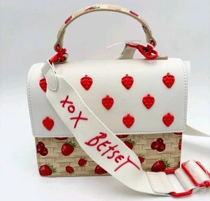 Betsey Johnson XOMYLO Red Multi Studded Satchel Crossbody Bag Strawberry Neu mit Etikett - Bild 1 von 11