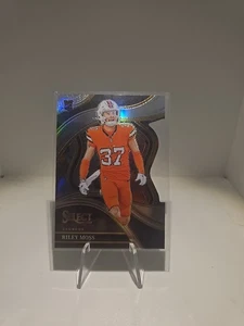 2023 Panini Select - Club Level Riley Moss #222 Silver Prizm Die-Cut (RC) - Picture 1 of 2