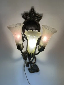 3-Light Wall Sconce Art Glass Shade 17” Plug-in Vintage Trumpet Flower Lilies - Picture 1 of 17