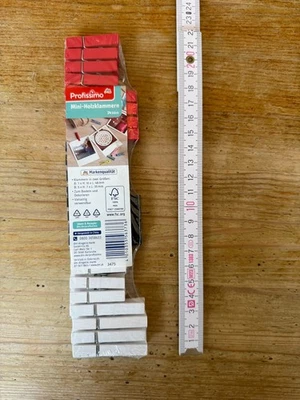 24 Mini-Holzklammern / Deko-Wäscheklammern zum Basteln rot/schwarz/weiß - Bild 1 von 2