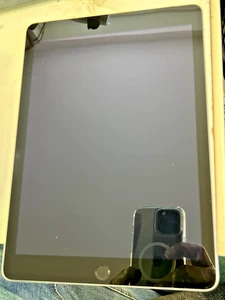 Apple iPad Air 2 Gen A1566 Tablet 9.7" Apple A8X 64GB 8MP USB 2.0 Wi-Fi Silver - Picture 1 of 3