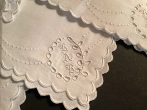 9- Madeira Leinen Monogramm HAB Vintage 13" Servietten Emb Öse Anglaise Jakobsmuschel Swag - Bild 1 von 12