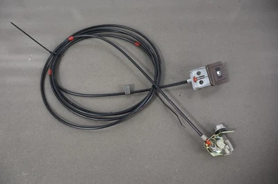 Toyota Land Cruiser 1992 cable de liberación de puerta de llenado de combustible con manija interior Foto 1 de 4
