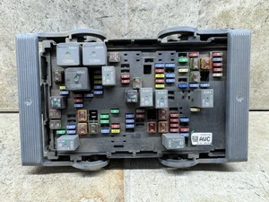 22798217 OEM Cadillac Chevrolet GMC 2010-2014 AWC caja de fusibles relé bloque de conexiones - Imagen 1 de 13
