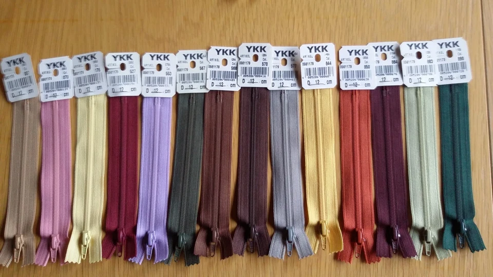 YKK Reißverschluss Kunststoff 22 cm lang viele Farben unbunt Hosenreißverschluss - Bild 1 von 1