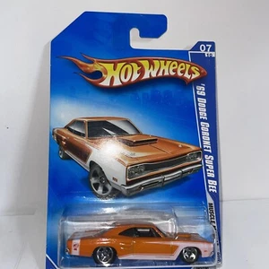Hot Wheels '69 Dodge Coronet Super Bee Muscle Mania  - Picture 1 of 2
