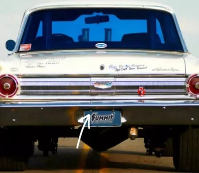 Ford Fairlane 1963 soporte de matrícula trasero con luz Foto 1 de 4