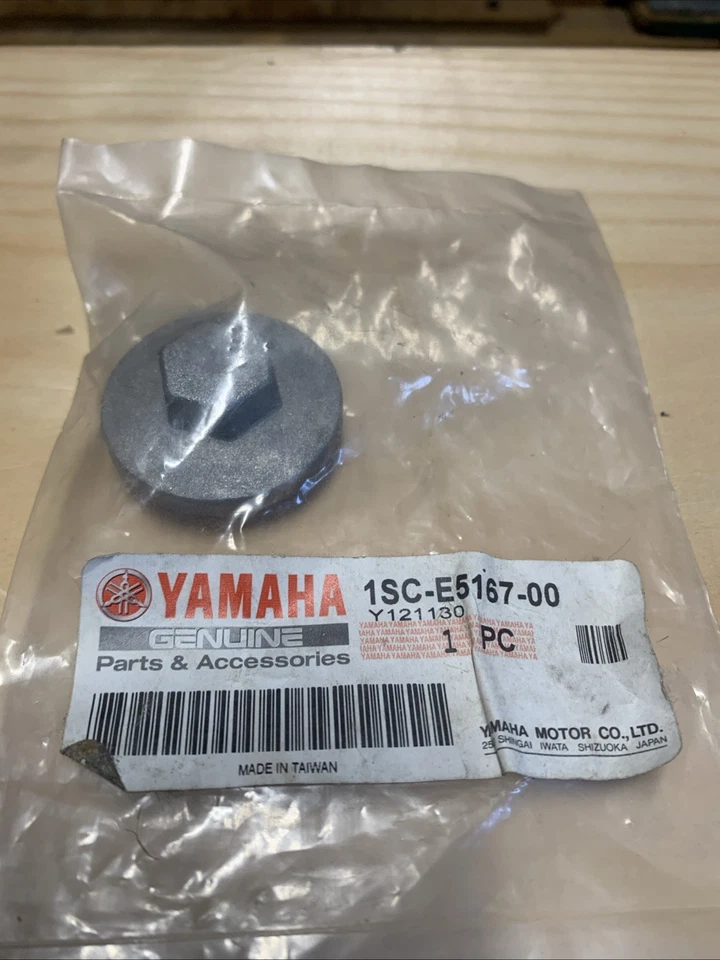 Enchufe ciego genuino Yamaha 1SC-E5167-00 para ATV 2012-2013 Grizzly 300 Foto 1 de 1