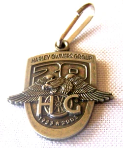 HARLEY DAVIDSON OWNERS GROUP HOG 1983-2003 20th 100 ANNIVERSARY ZIPPER PULL - Bild 1 von 2