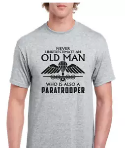 British Paratrooper Never Underestimate and Old Man Para bedrucktes T-Shirt Sweatshi - Bild 1 von 10