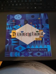 Disneyland Hotel Parks Activity Book  Mickey Mouse Waterpark - Imagen 1 de 6