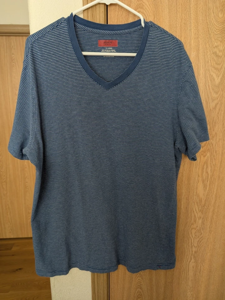 Camiseta para hombre Alfani ajustada cuello en V mangas cortas azul a rayas XL Foto 1 de 4