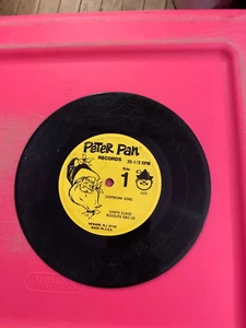 Peter Pan Records 33 1/3 rpm Chipmunk Song  no sleeve - Picture 1 of 2