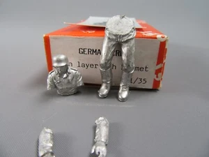 A781 Vintage Belgo Models 307 Poseur d'Armes + Casque Figurine WWII 1:35 + Boite - Picture 1 of 7