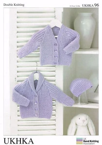 UKHKA 96 Baby Strickjacke & Mütze Strickmuster in DK - 12-20" (31-51 cm) - Bild 1 von 3