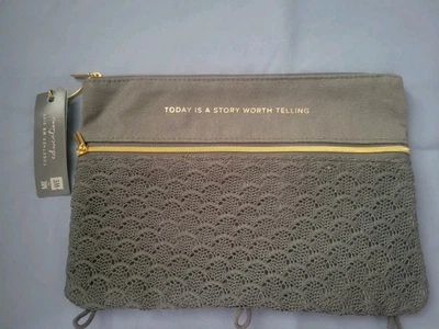 NUEVO CON ETIQUETAS ME to WE~~Bolsa con cremallera~~Lona gris y ganchillo~~ 7" X 9,5" Foto 1 de 4