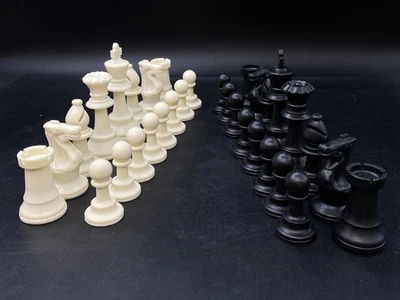 Staunton Weighted Chess Pieces Full Set Black & White Green Felt Vintage - Image 1 of 4