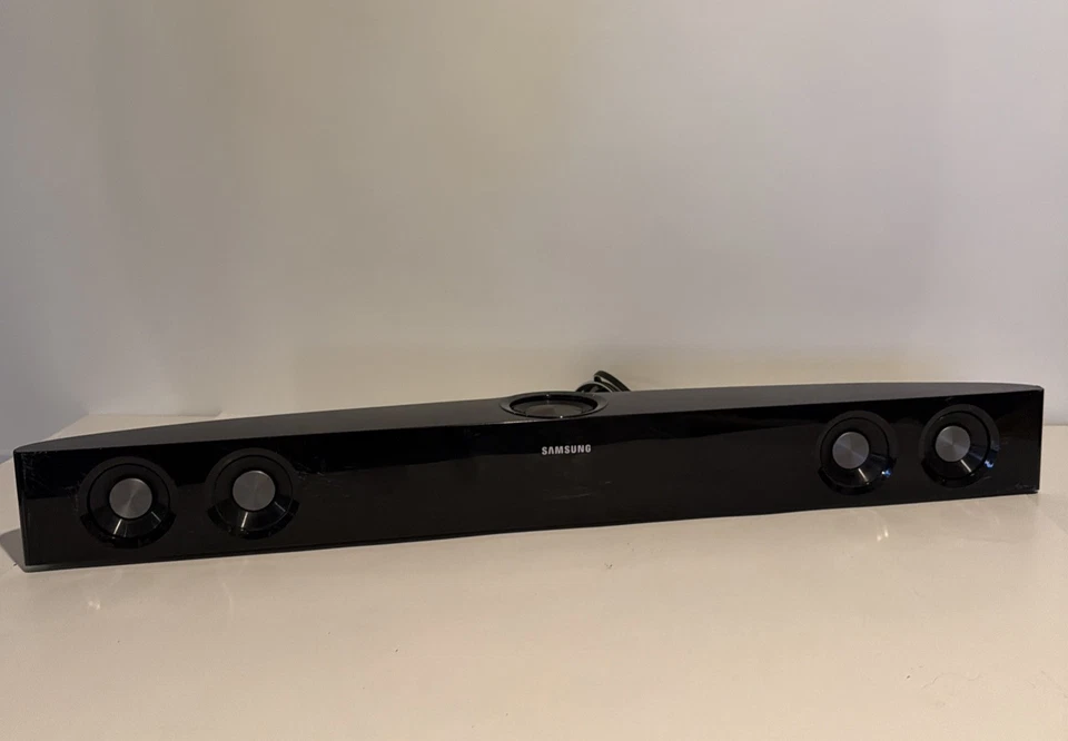 Barra de sonido Samsung HW-E350 negra Dolby Digital HDMI sin control remoto Dolby Digital  Foto 1 de 4