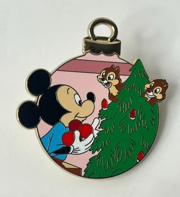 2025 Disney Pluto’s Christmas Tree Misterioso Ornamento Pin Mickey con Chip Dale LR Foto 1 de 2