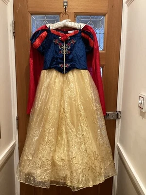 DISNEY STORE DELUXE SNOW WHITE COSTUME WITH HOOPED SKIRT & CAPE AGE 9/10 BNWT - Image 1 of 4