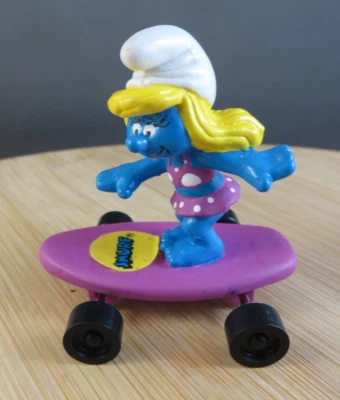 Patineta Pitufo de Colección Pitufina Individual Peyo Applause Hardee's Niño Comida Juguete Foto 1 de 2