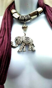58". lila mit großen Silberperlen und Strass Nieten Elefant, Schal - Bild 1 von 1