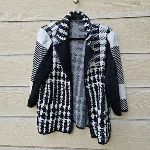 Ming Wang schwarz-weiß gemusterter Strick Cardigan Blazer Kunstlederbesatz 0X - Bild 1 von 8