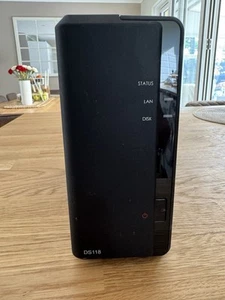 Synology DS118 1-bay Desktop NAS Enclosure - including 2TB WD Red NAS HDD - Photo 1/5